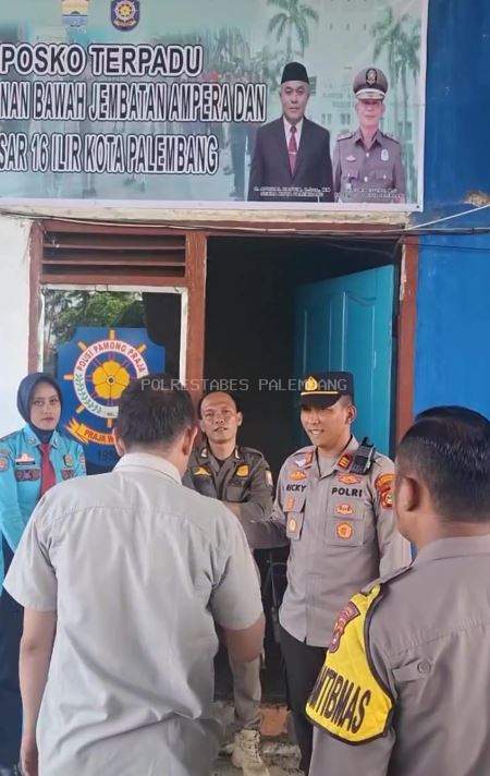 Kapolsek Ilir Barat I Gelar Patroli dan Koordinasi Kamtibmas di Kawasan BKB dan Ampera